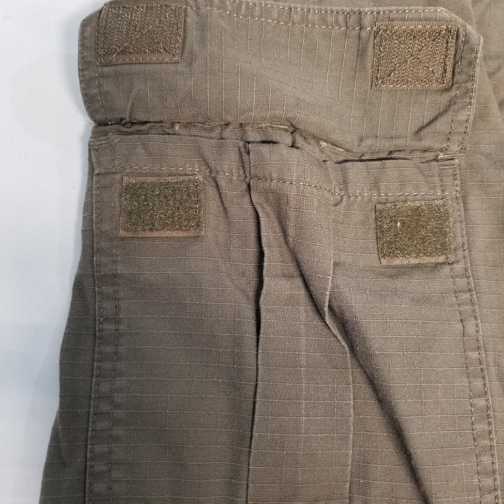 Umbro Mens Size M Cargo Shorts Army Green Draw String Elastic Waist Zipper Fly - Picture 5 of 13